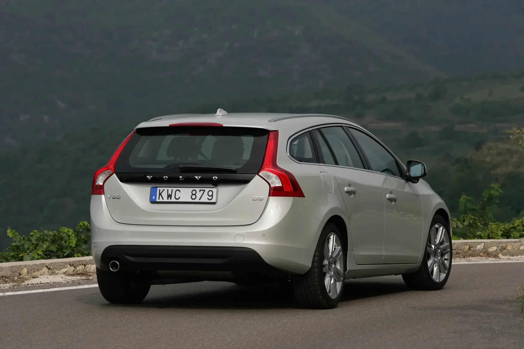how to start volvo with manual key