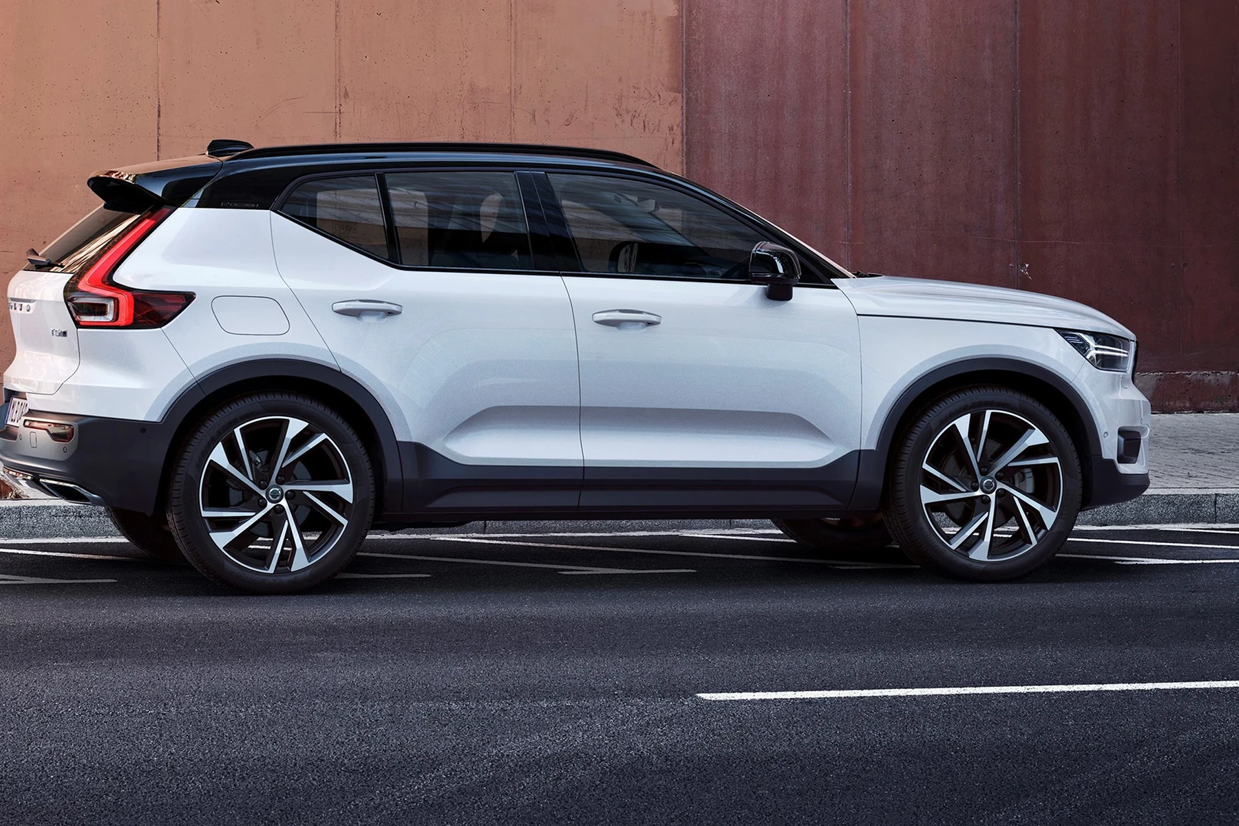 how to start volvo xc40 with dead key fob
