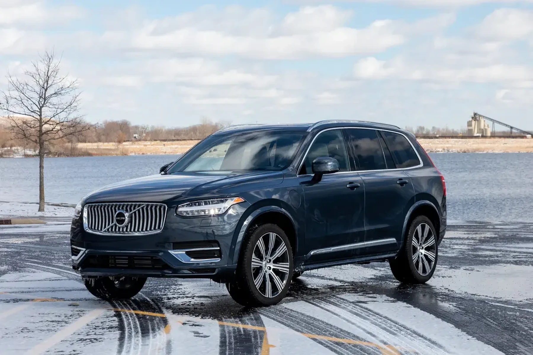 volvo difference between v or s models