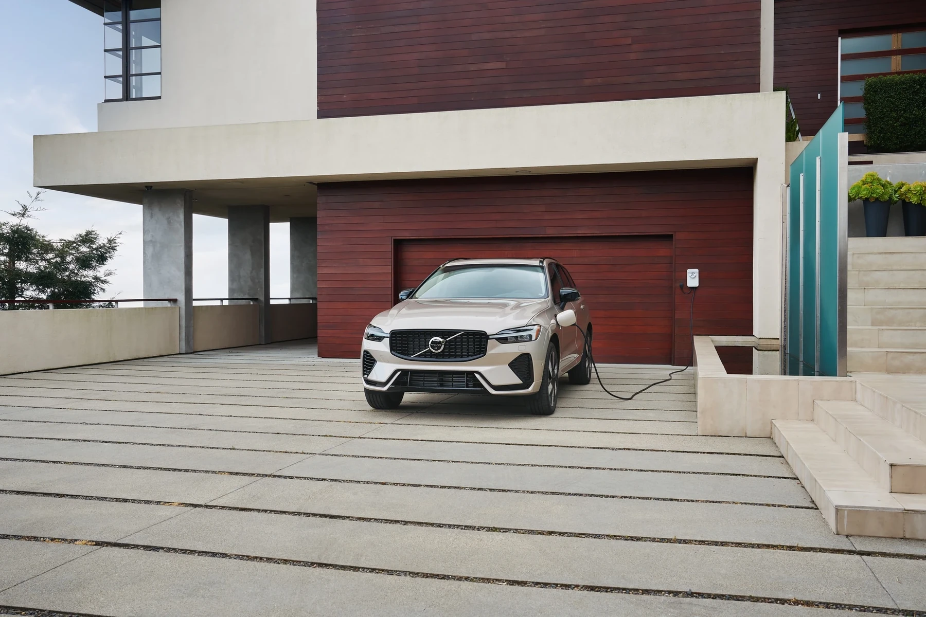 cost to own volvo xc60
