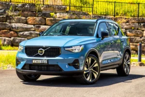 difference between volvo ex40 and xc40