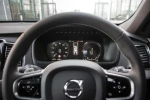 how long does volvo xc90 hybrid battery last