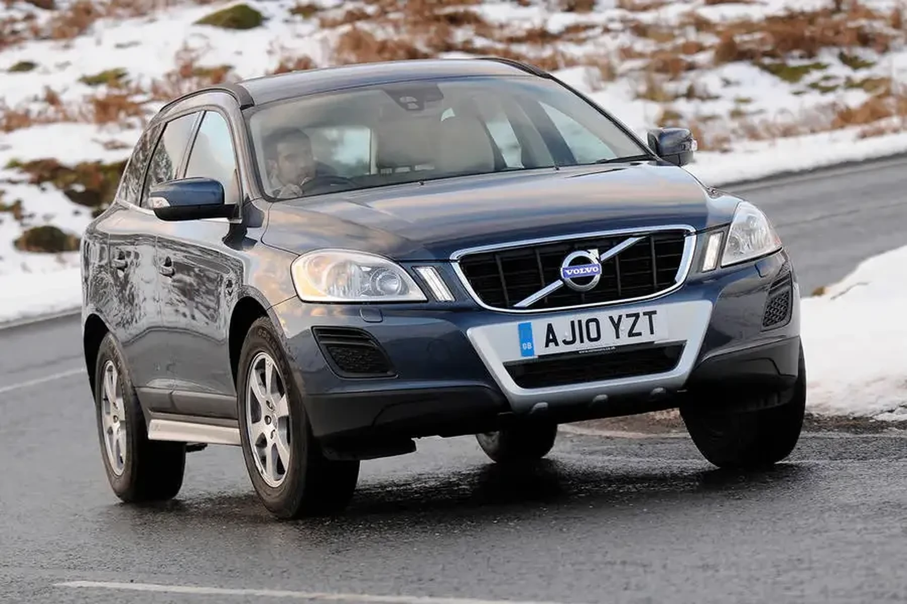 how many airbags in volvo xc60