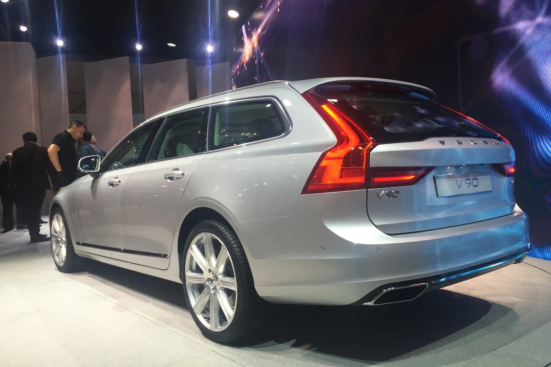 how to change xc90 key battery
