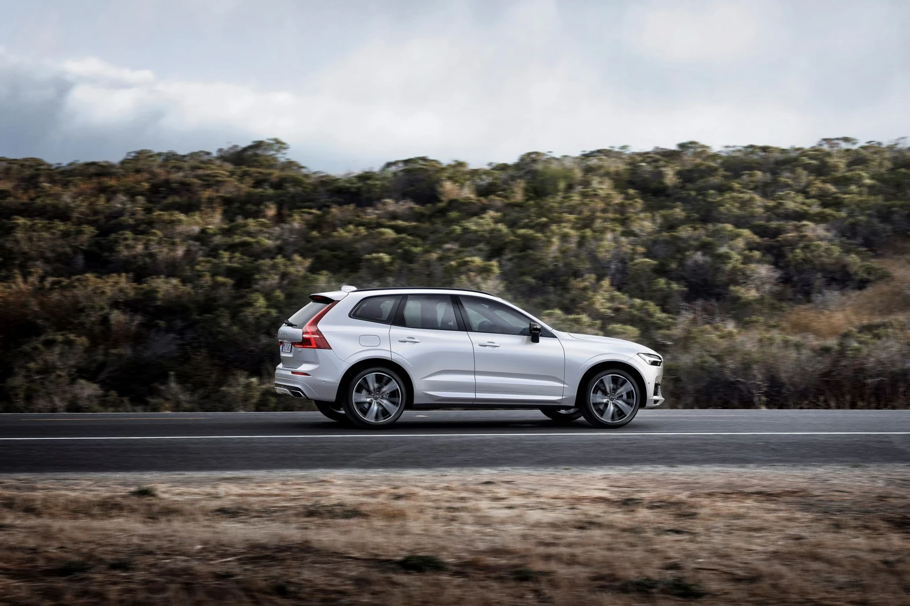 how to open sunroof on volvo xc60 2022