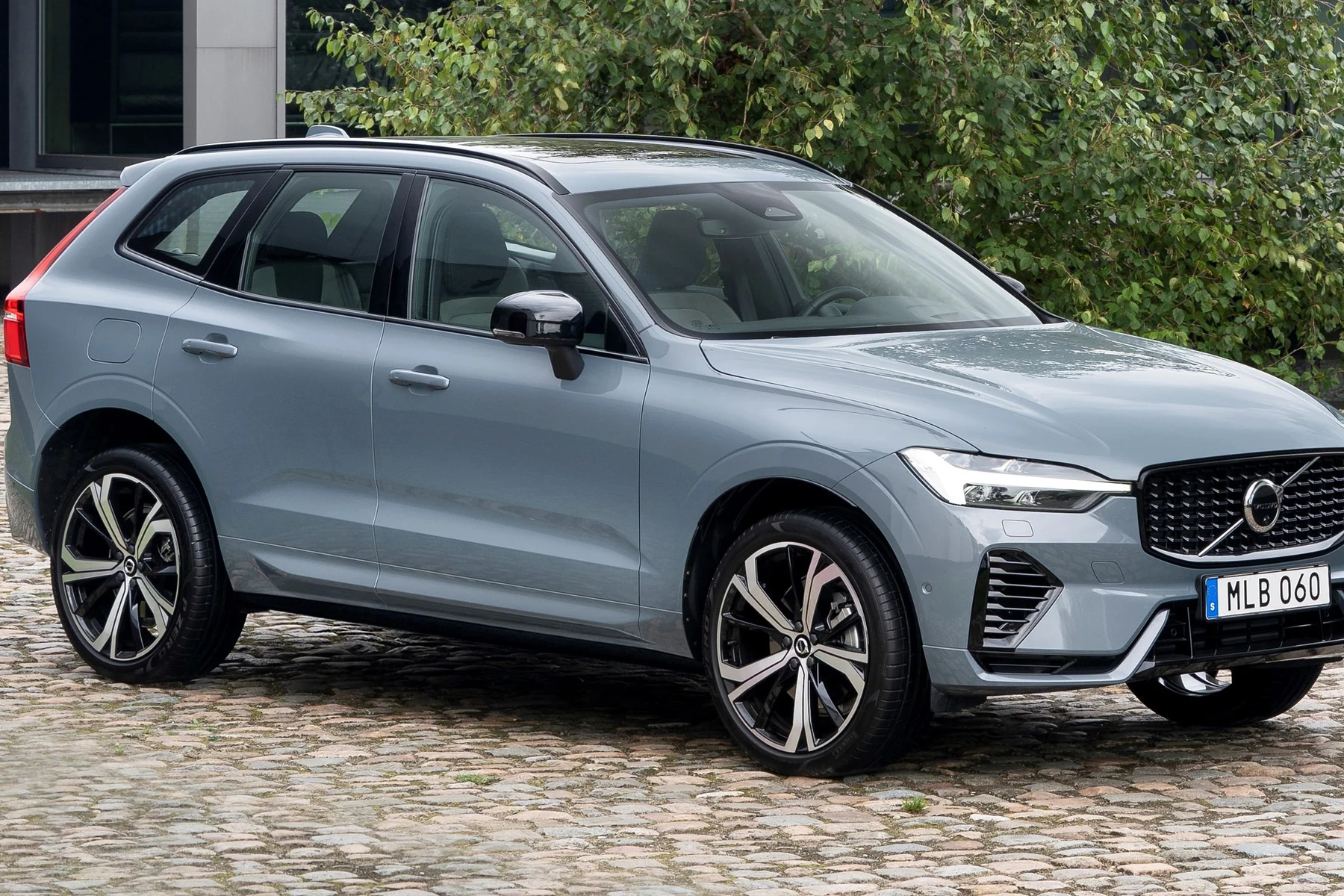 how to open volvo xc90 trunk with dead battery