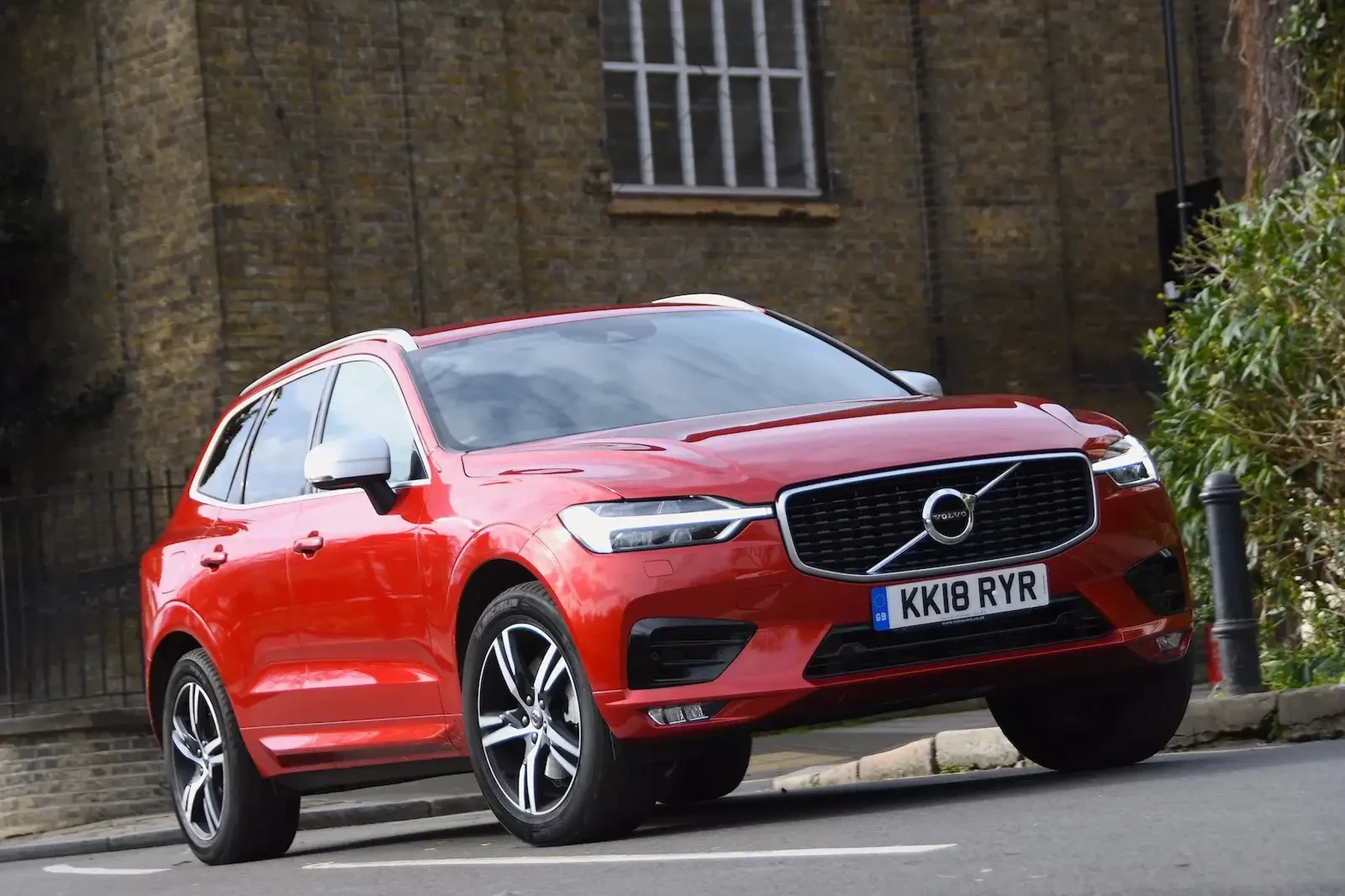 how to pop the hood of a volvo xc60
