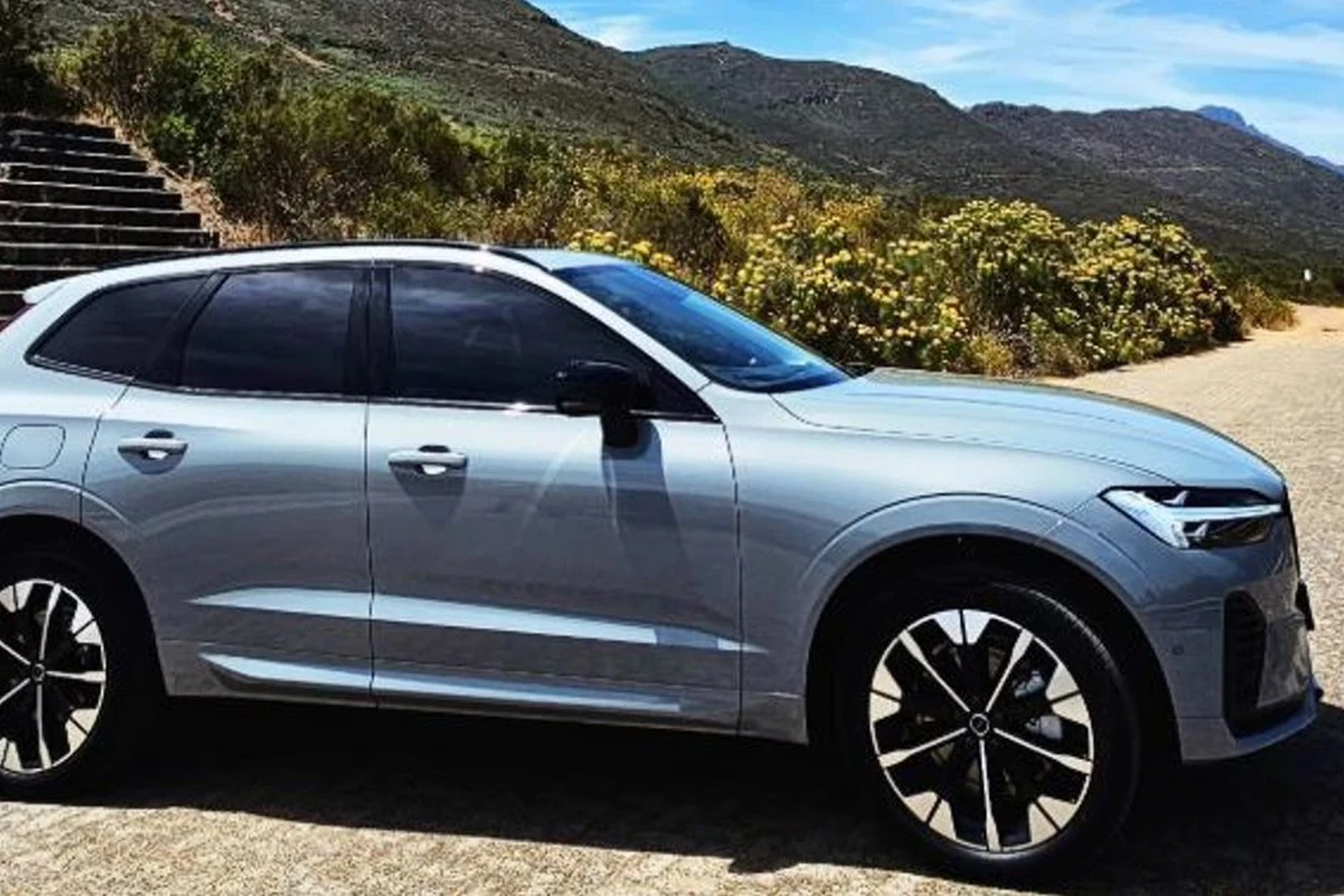 how to pop the hood of a volvo xc60