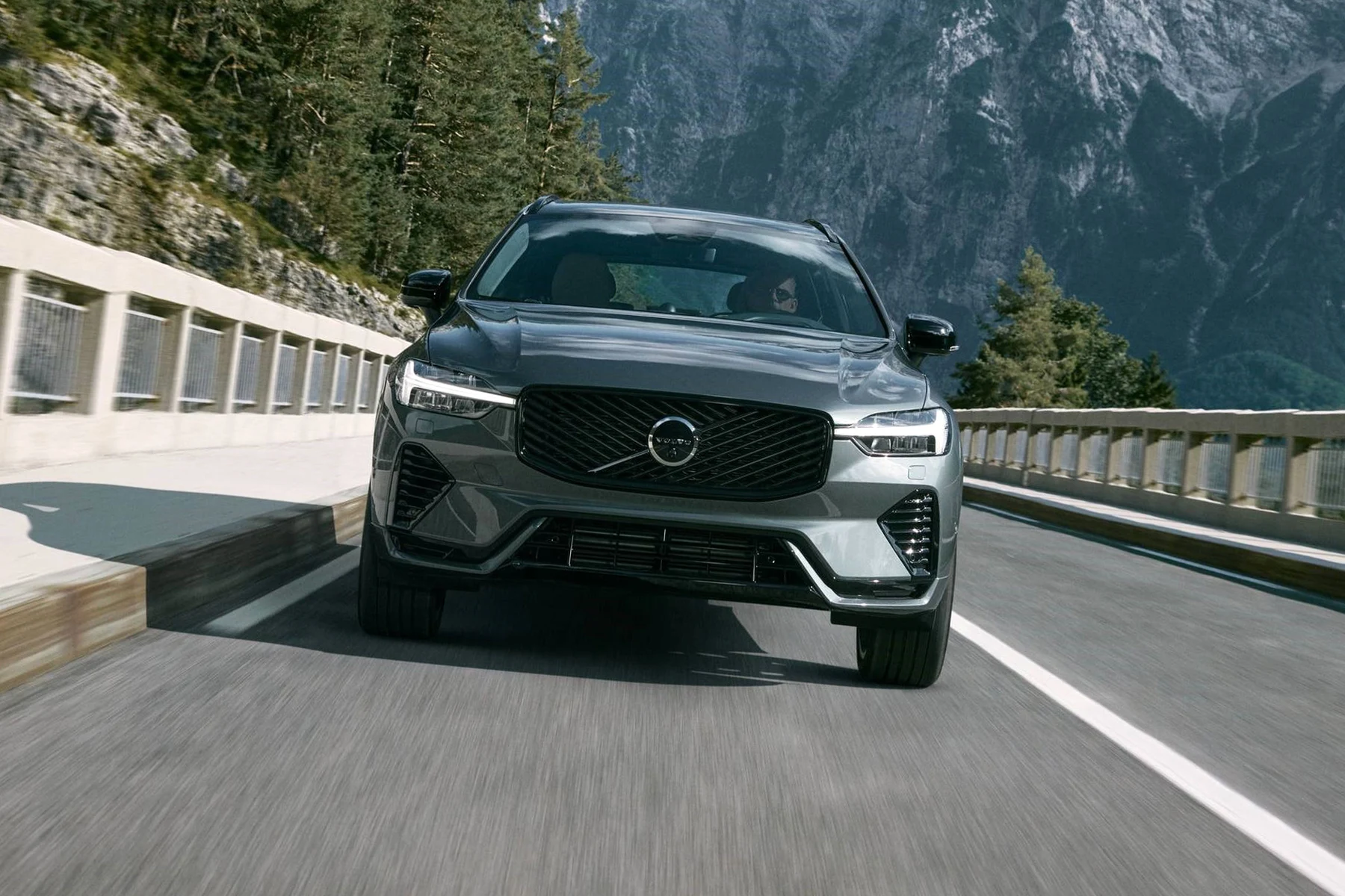 volvo cars vs volvo group difference hybrids