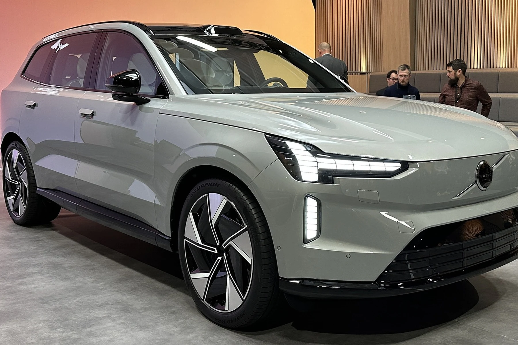 volvo difference between momentum and inscription