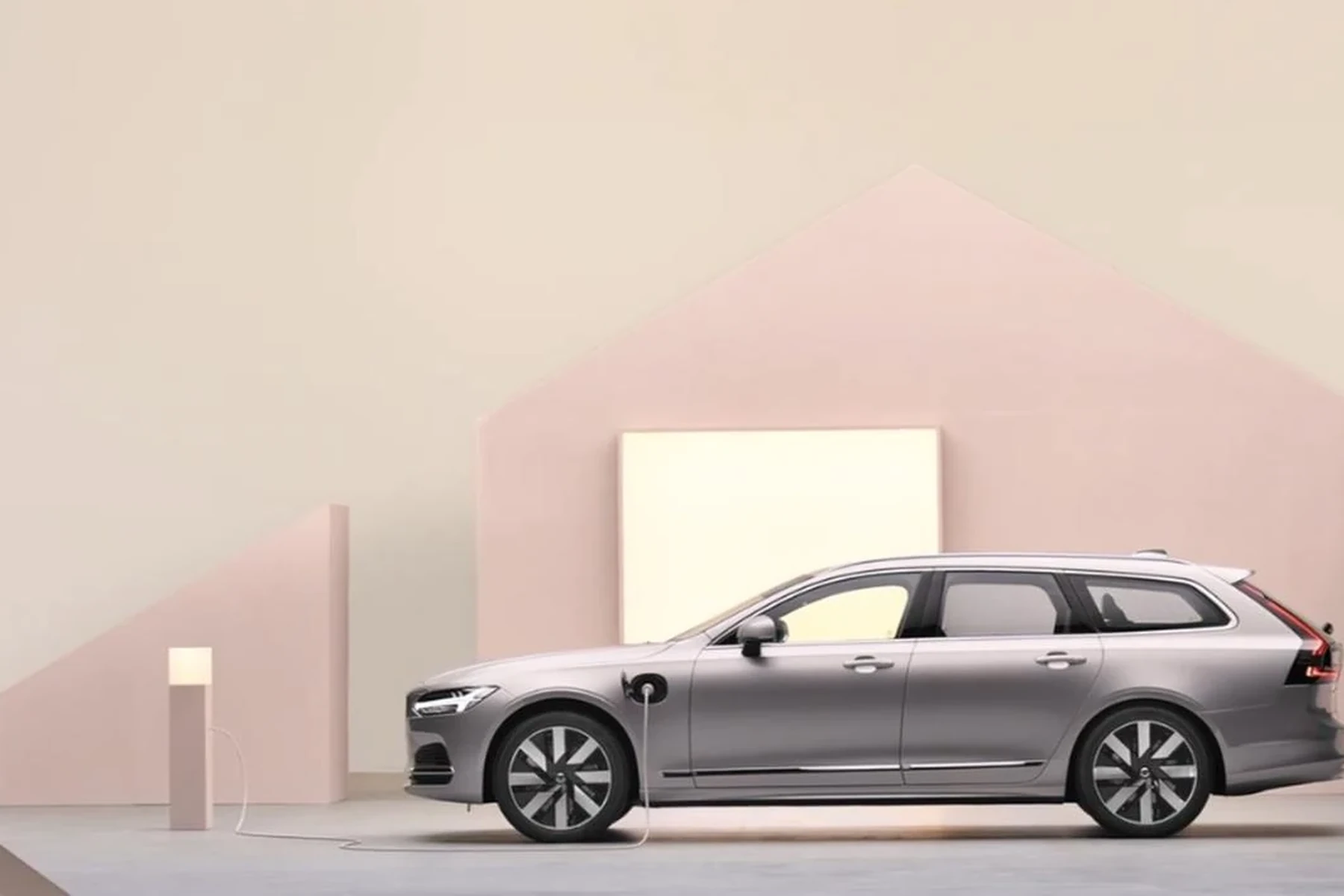 boot space volvo ex40
