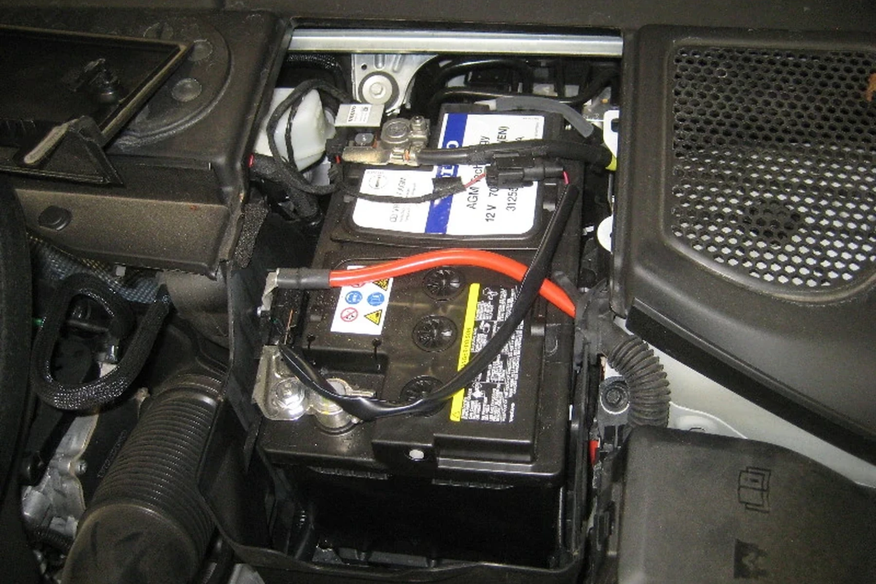 changing battery in volvo v60 key fob