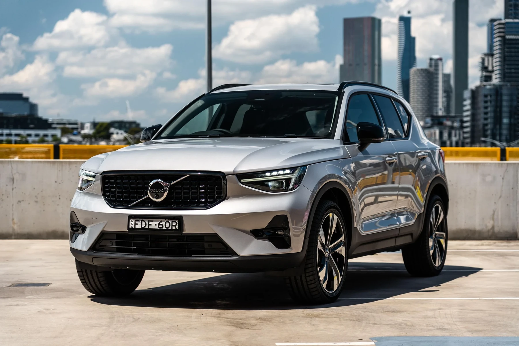 changing volvo key battery xc40