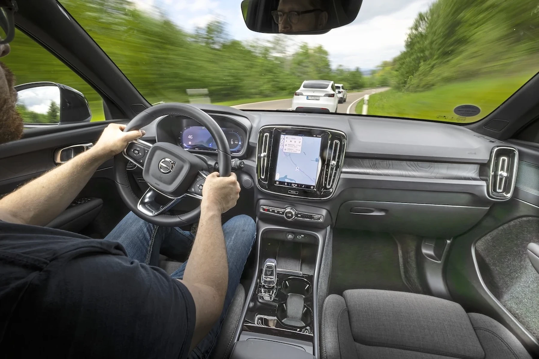 cost of volvo xc40 electric