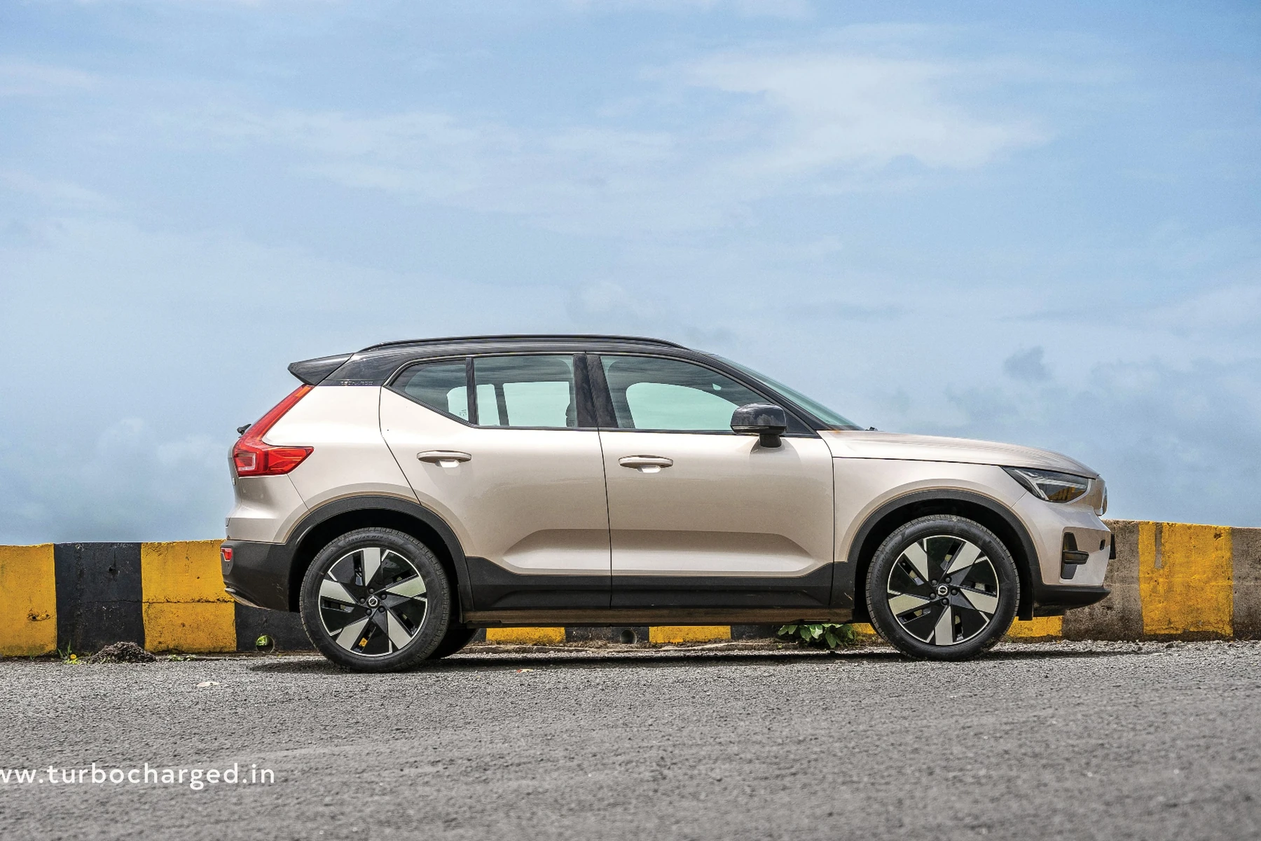 cost of xc40 volvo