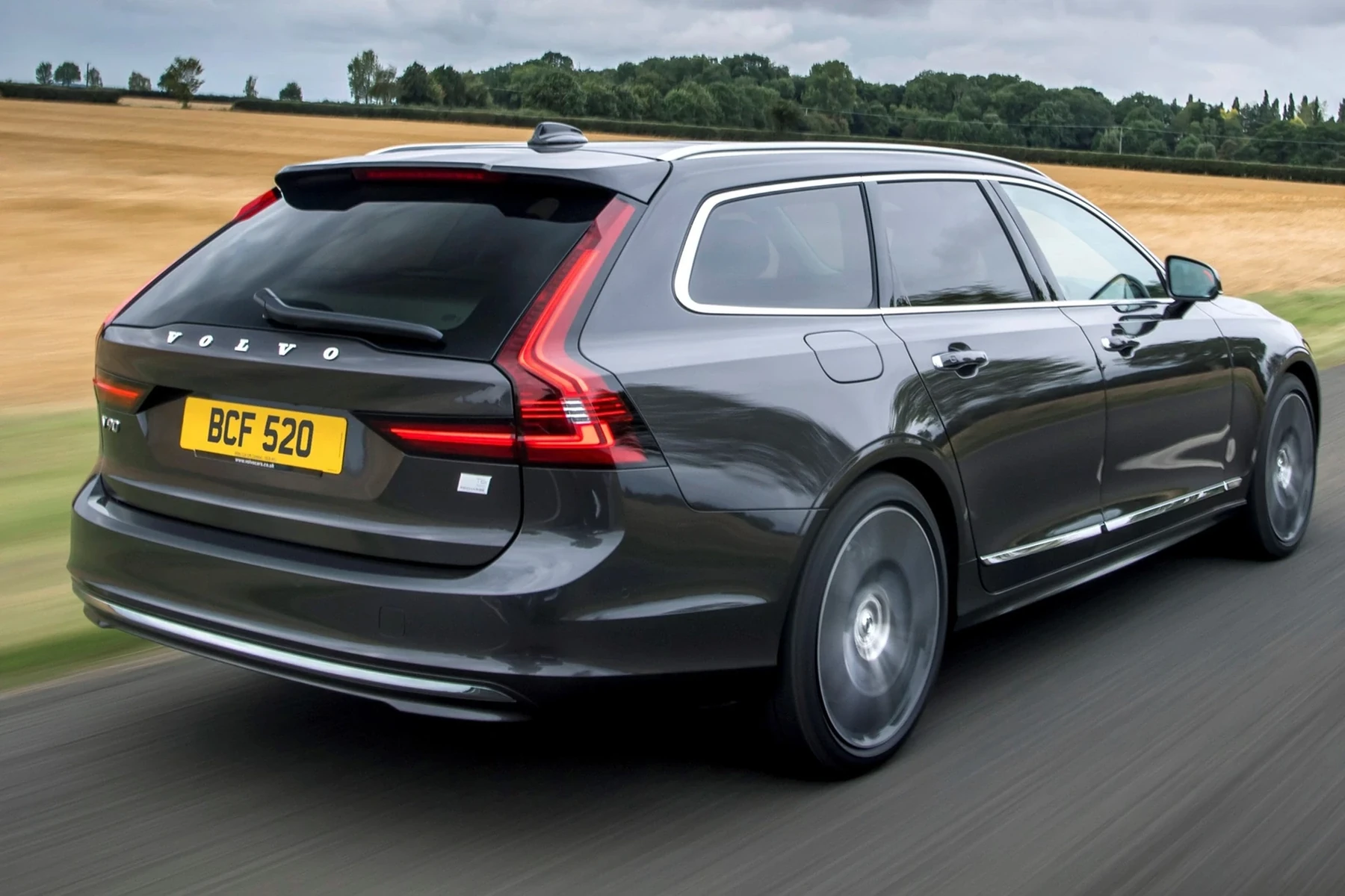 does the 1997 volvo v90 have an interference engine