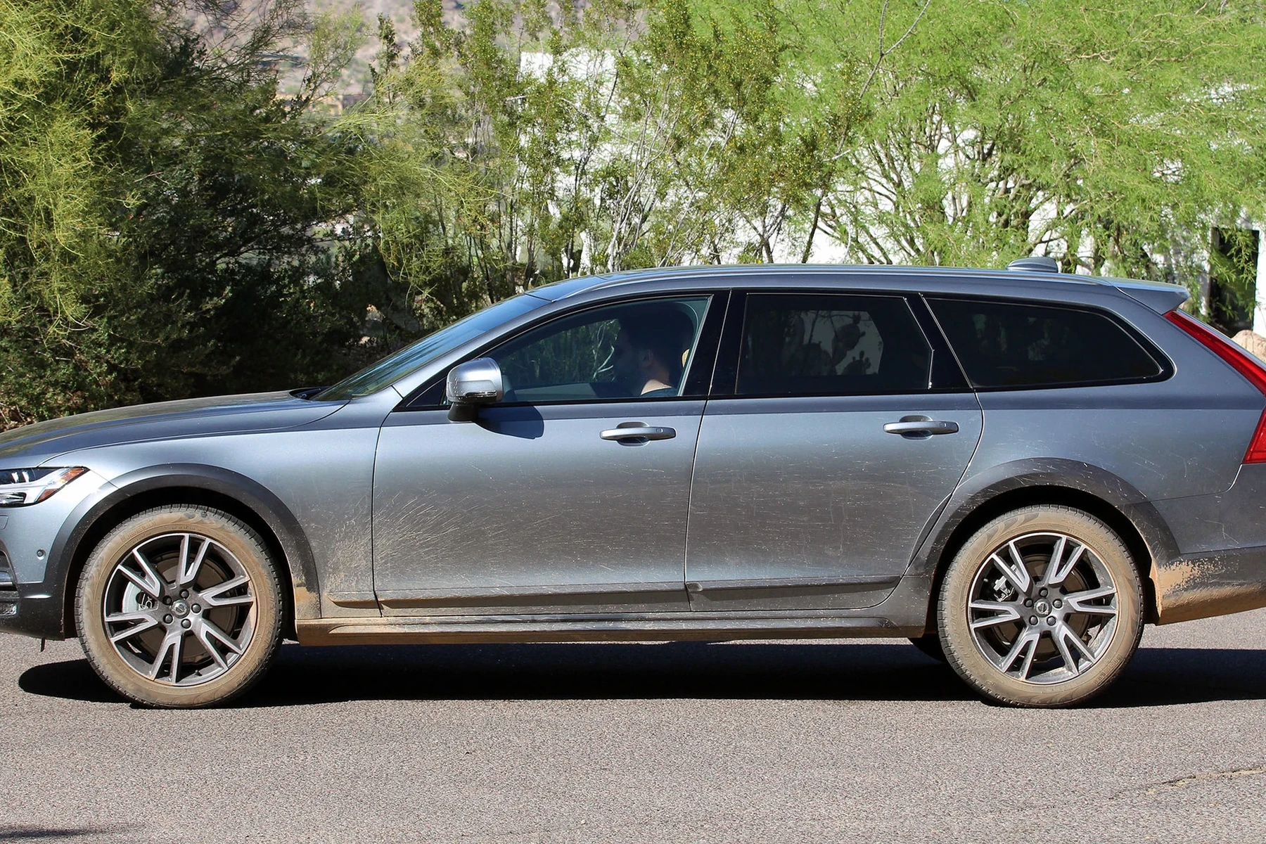 does the 1997 volvo v90 have an interference engine
