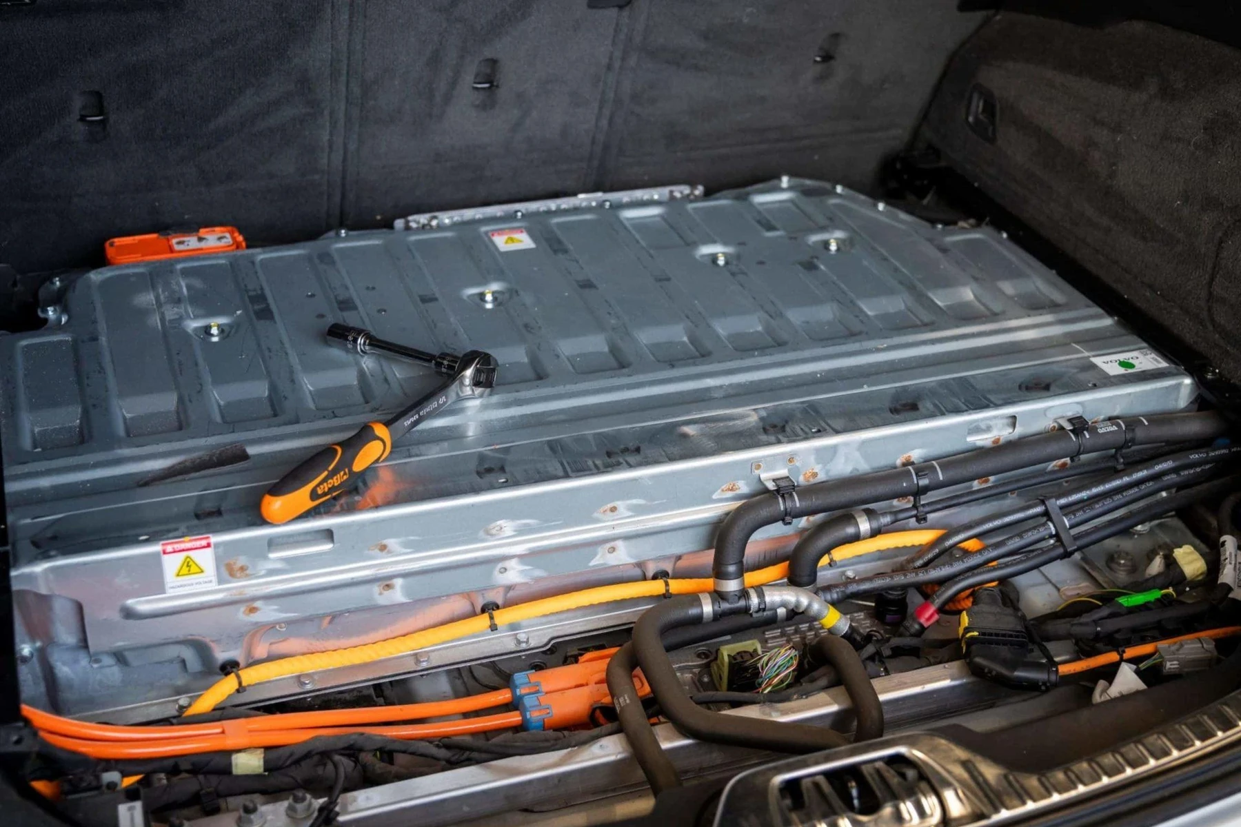 how long to charge volvo ex30
