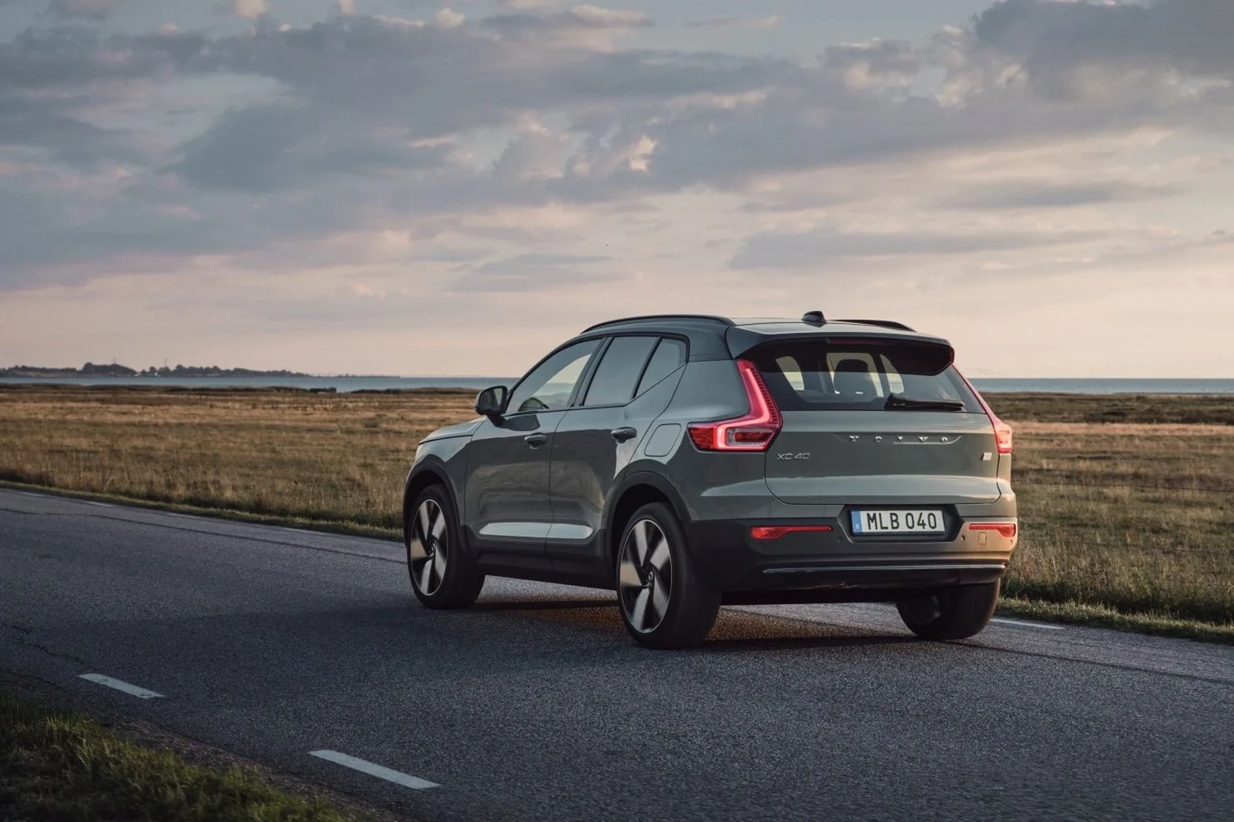 how to charge volvo ex40