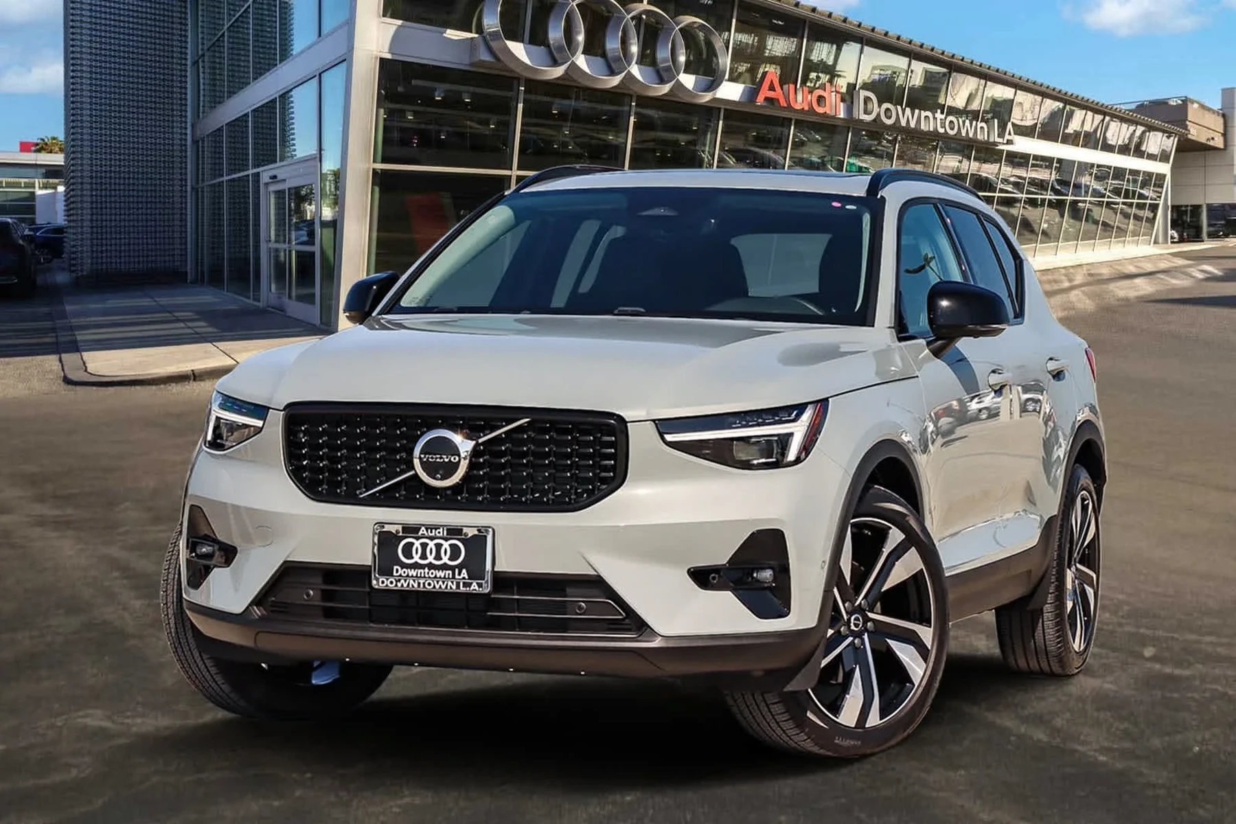 how to replace volvo xc40 key battery
