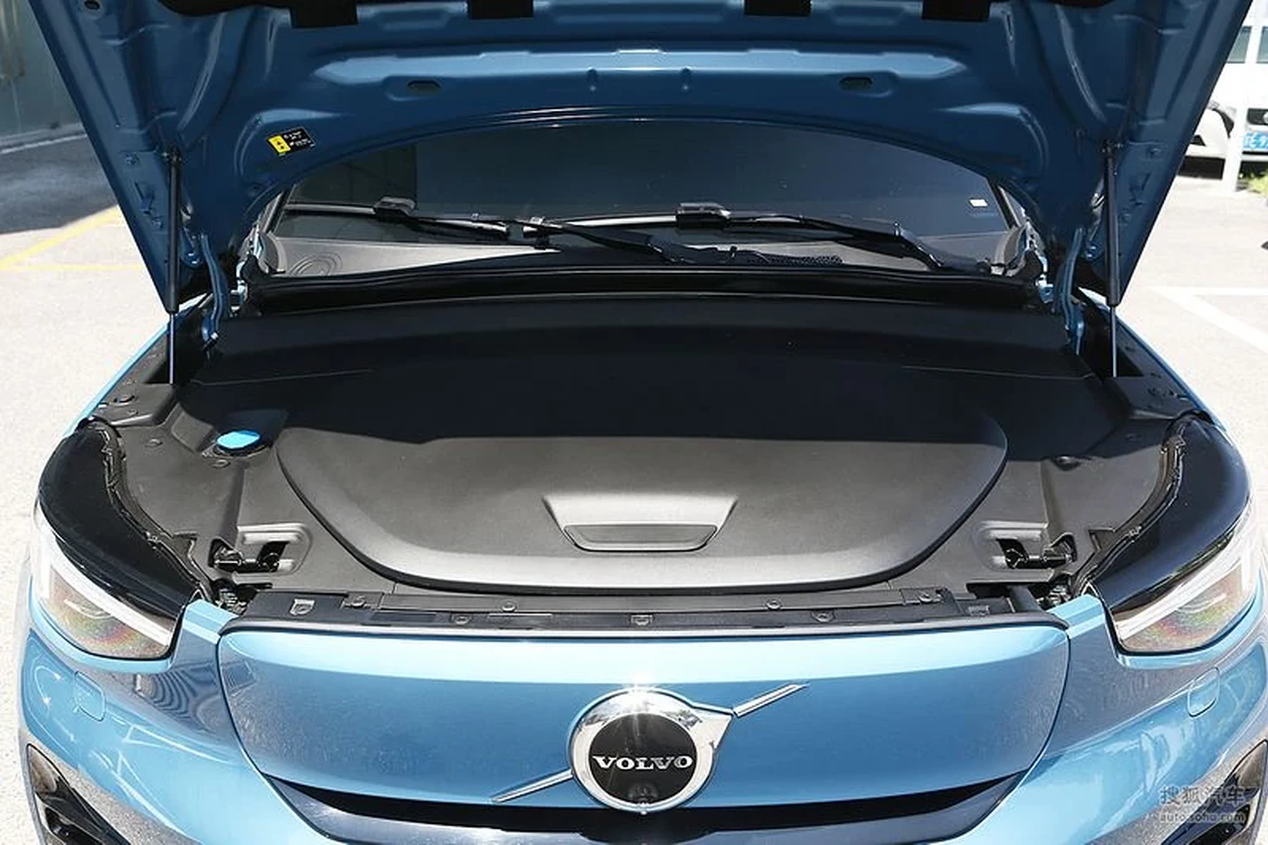 volvo ec40 specs performance handling