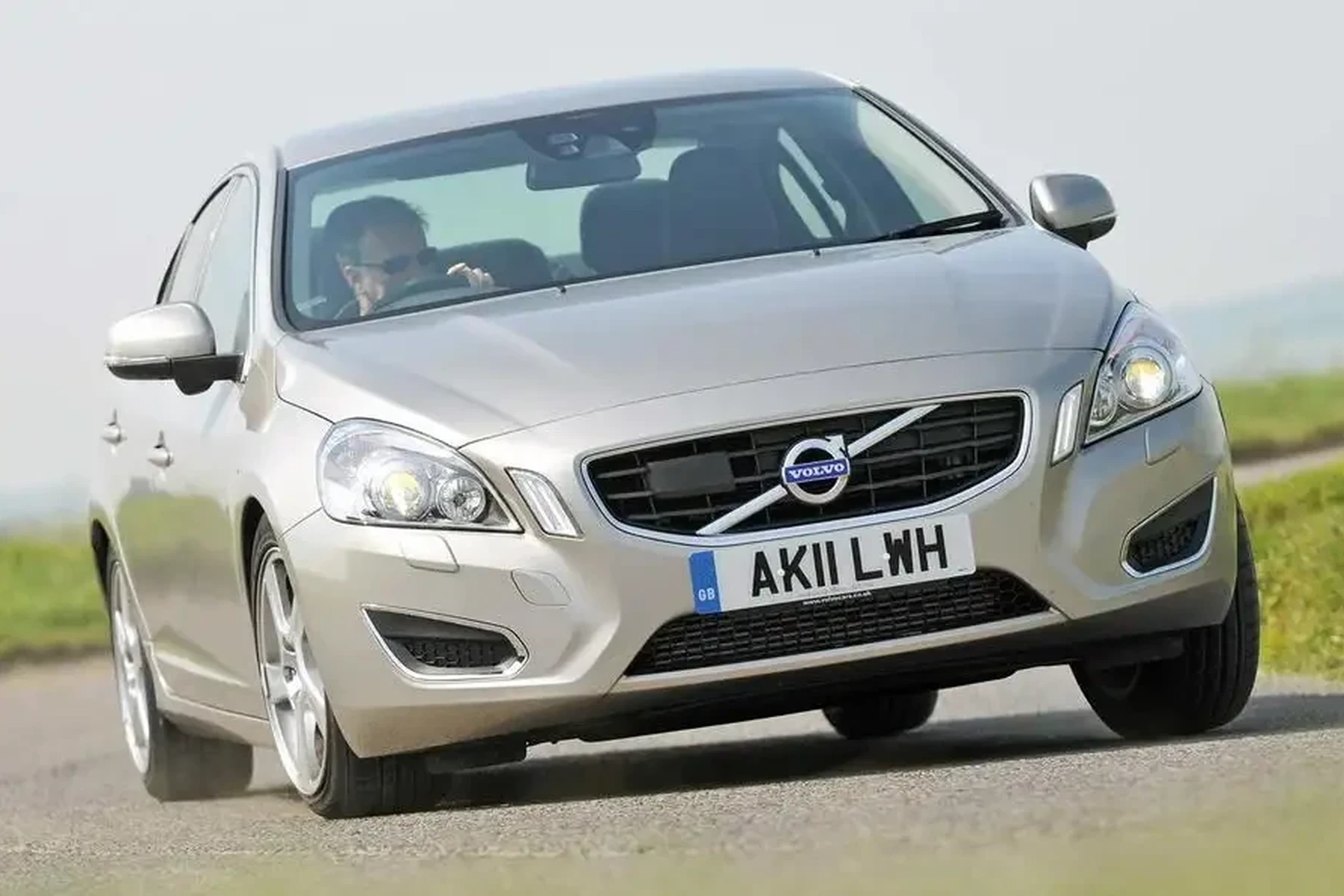volvo s60 2015 battery