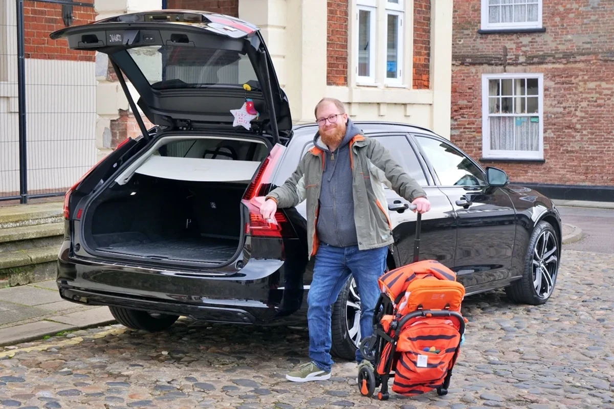 Volvo XC40 vs Renault Arkana Which Compact SUV Is Right