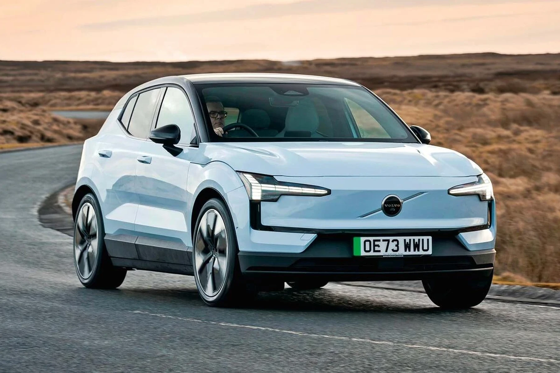 volvo ex30 cross country